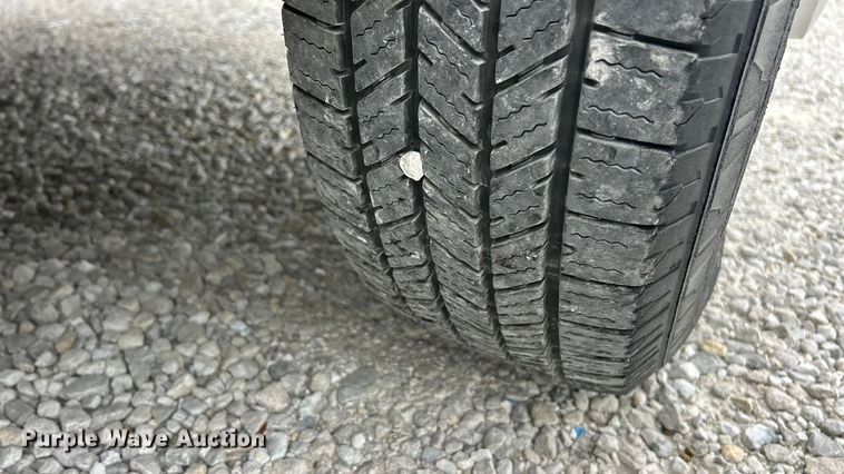 image for item ET3396 2010 Ford E350 Super Duty van with bucket lift