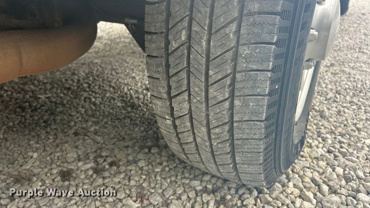 image for item ET3396 2010 Ford E350 Super Duty van with bucket lift