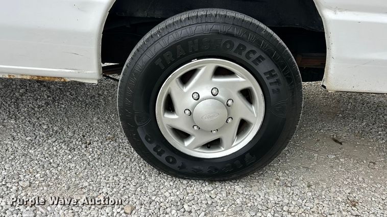 image for item ET3396 2010 Ford E350 Super Duty van with bucket lift