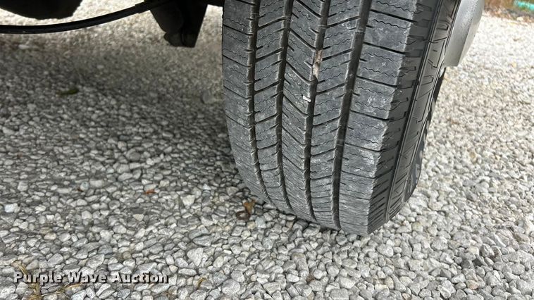 image for item ET3396 2010 Ford E350 Super Duty van with bucket lift