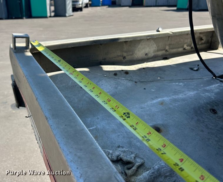 image for item ET3451 2013 Hino 268 tank truck