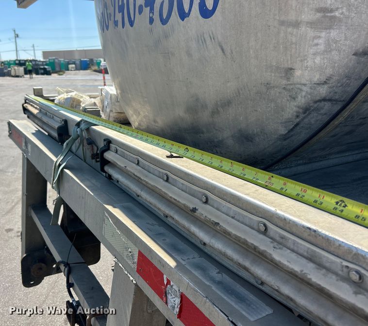 image for item ET3451 2013 Hino 268 tank truck