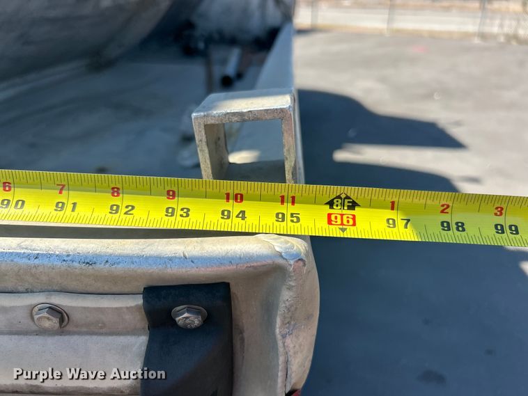 image for item ET3451 2013 Hino 268 tank truck