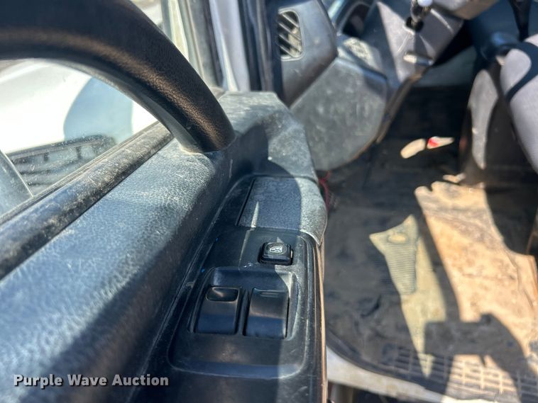 image for item ET3451 2013 Hino 268 tank truck