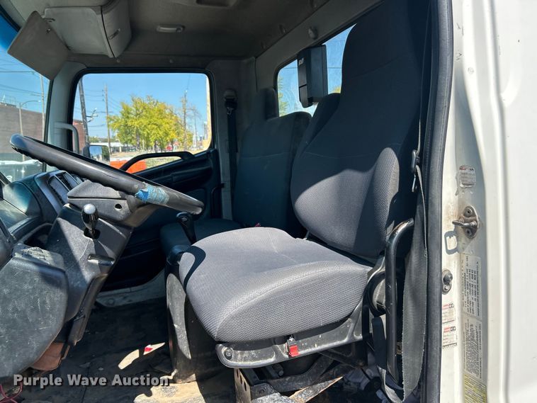 image for item ET3451 2013 Hino 268 tank truck