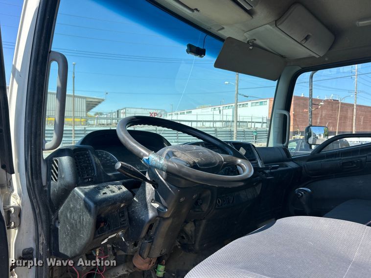 image for item ET3451 2013 Hino 268 tank truck