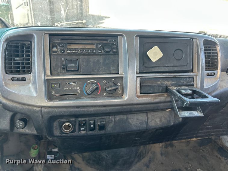 image for item ET3451 2013 Hino 268 tank truck