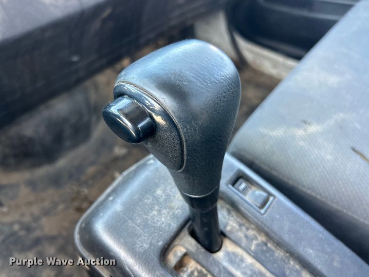 image for item ET3451 2013 Hino 268 tank truck