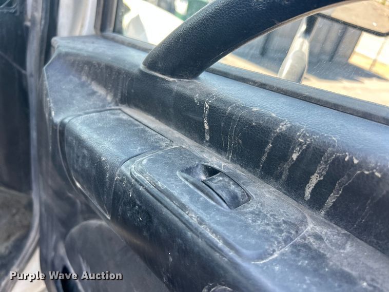 image for item ET3451 2013 Hino 268 tank truck