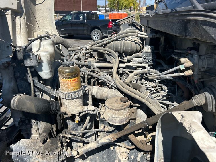 image for item ET3451 2013 Hino 268 tank truck