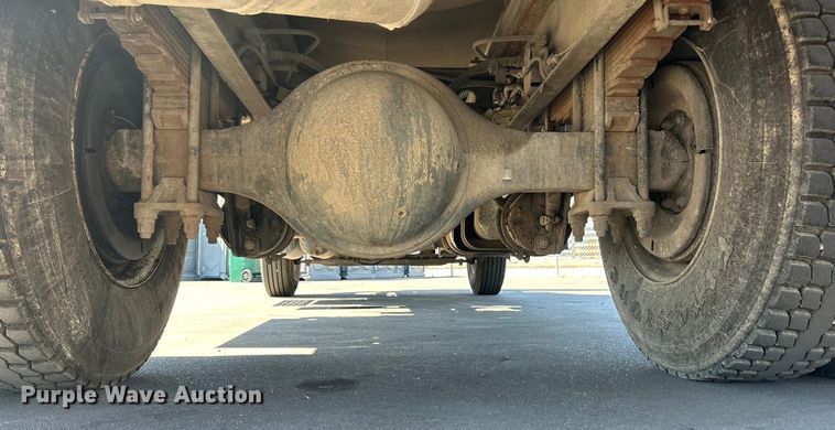 image for item ET3451 2013 Hino 268 tank truck