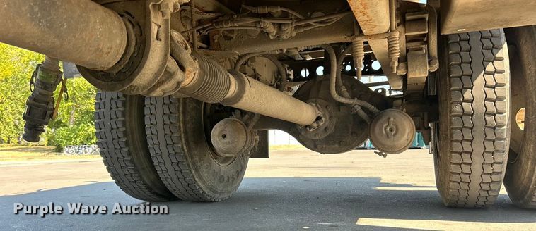 image for item ET3451 2013 Hino 268 tank truck