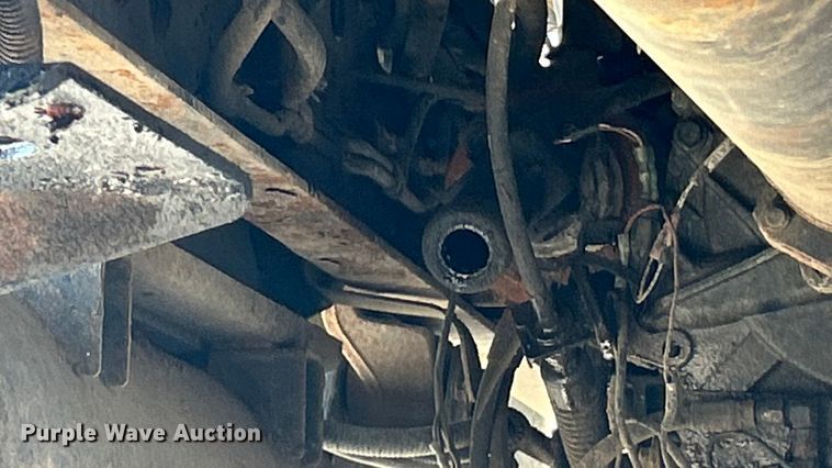 image for item ET3451 2013 Hino 268 tank truck