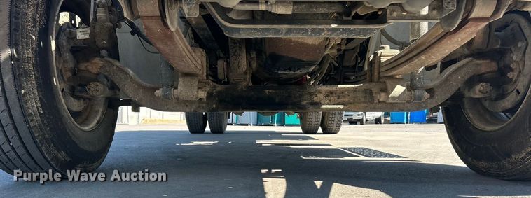 image for item ET3451 2013 Hino 268 tank truck