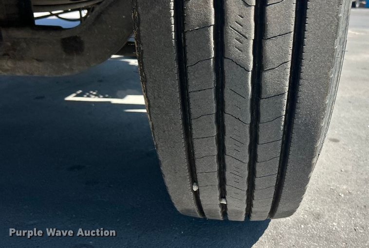 image for item ET3451 2013 Hino 268 tank truck