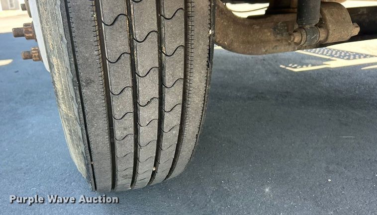 image for item ET3451 2013 Hino 268 tank truck