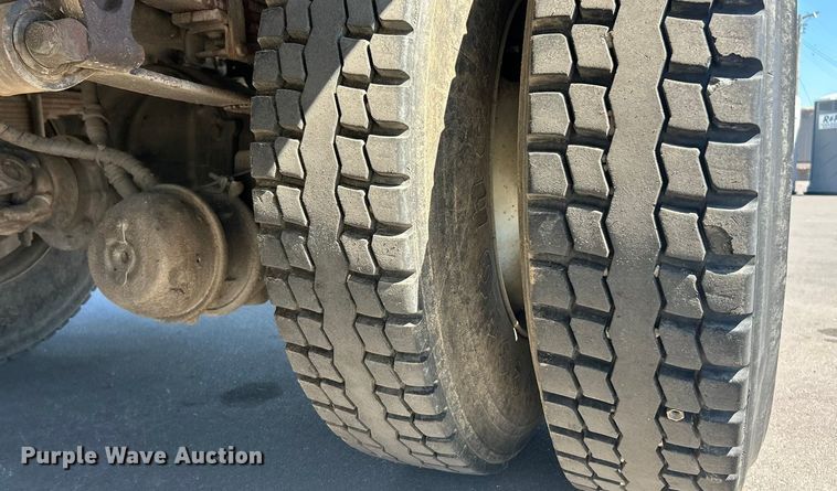 image for item ET3451 2013 Hino 268 tank truck