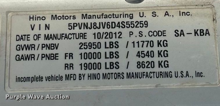 image for item ET3451 2013 Hino 268 tank truck