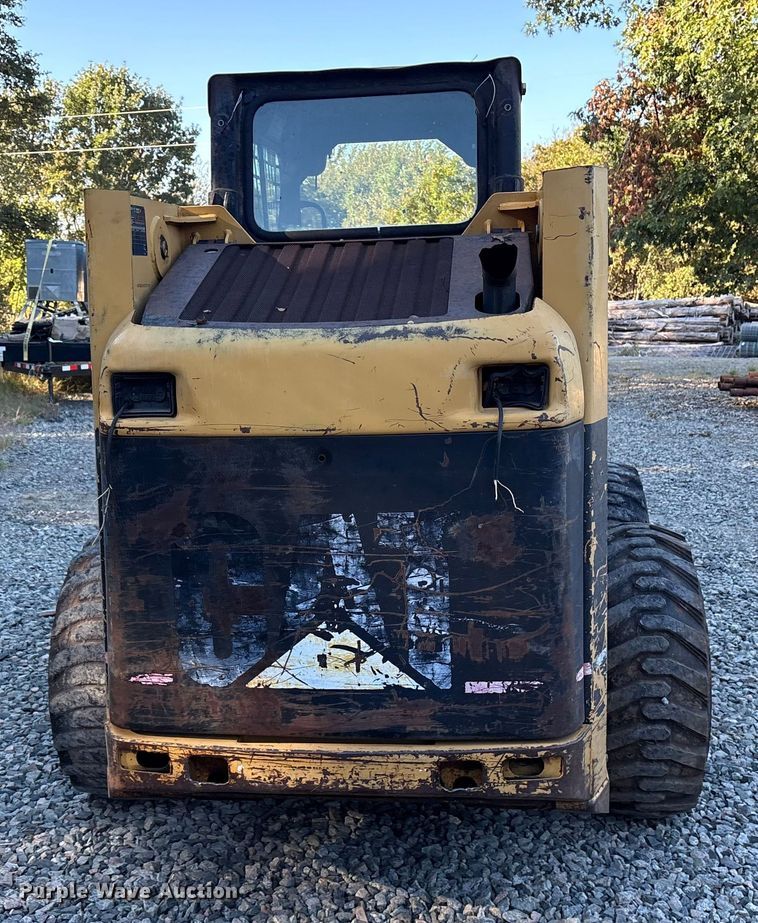 image for item ET7134 2003 Caterpillar 246 skid steer loader
