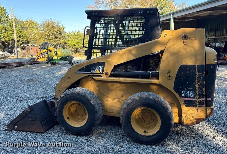 image for item ET7134 2003 Caterpillar 246 skid steer loader