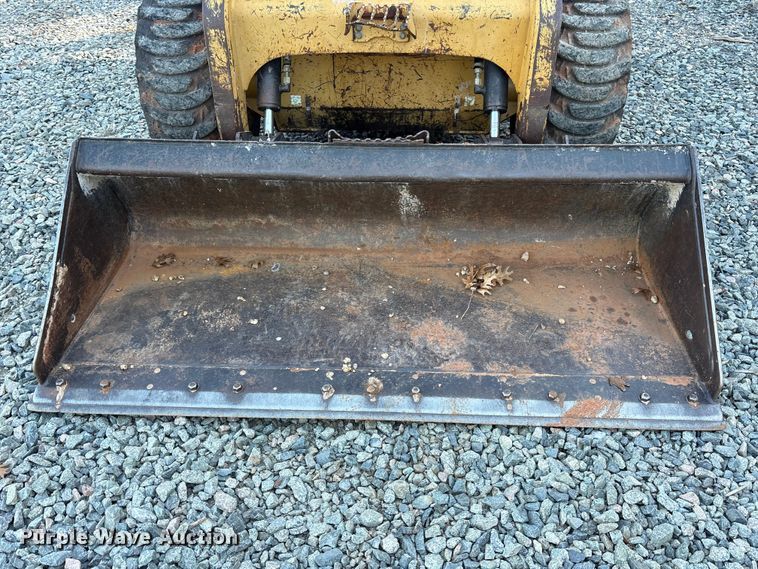 image for item ET7134 2003 Caterpillar 246 skid steer loader