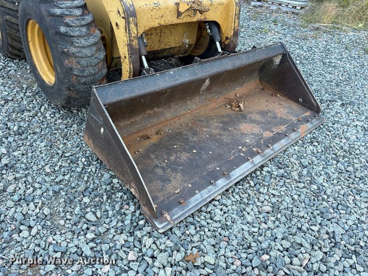 image for item ET7134 2003 Caterpillar 246 skid steer loader
