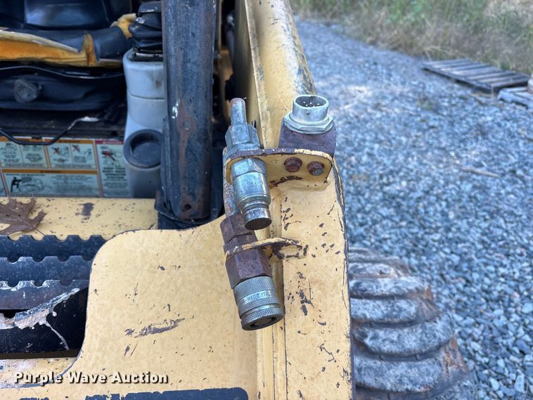 image for item ET7134 2003 Caterpillar 246 skid steer loader