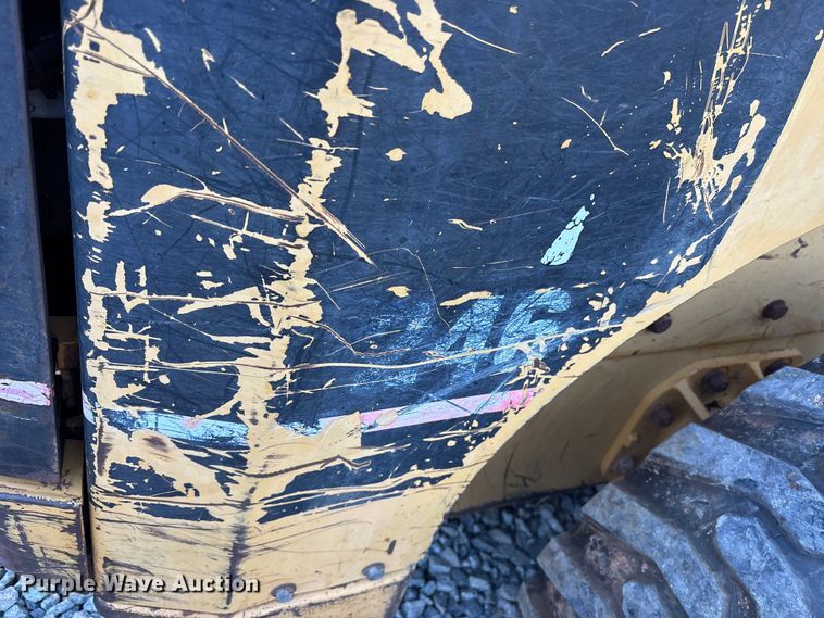 image for item ET7134 2003 Caterpillar 246 skid steer loader