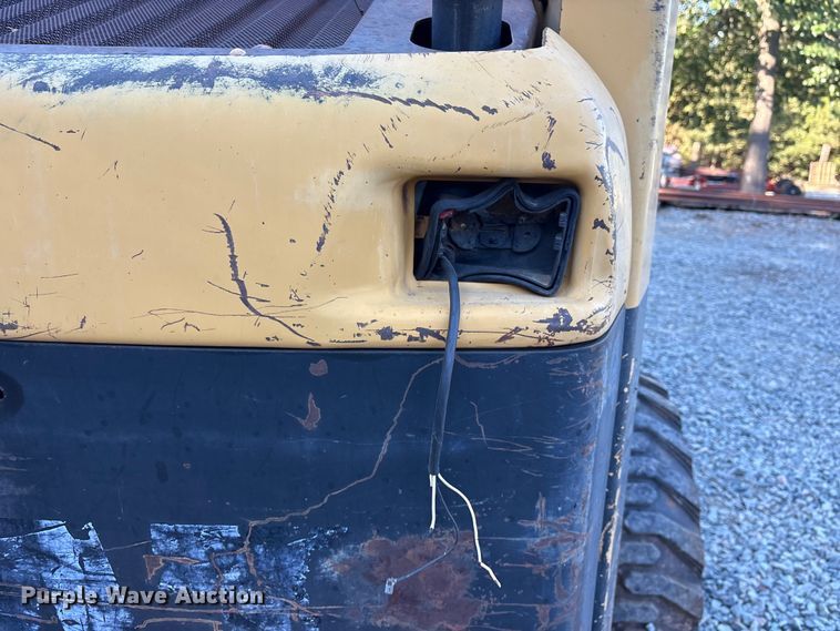 image for item ET7134 2003 Caterpillar 246 skid steer loader