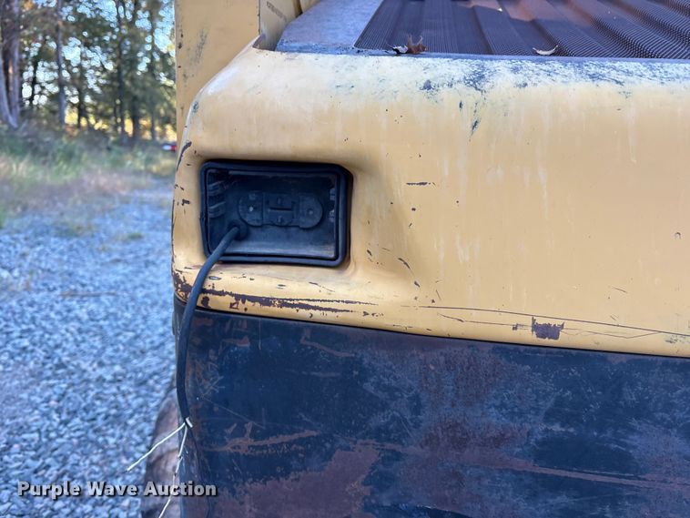 image for item ET7134 2003 Caterpillar 246 skid steer loader