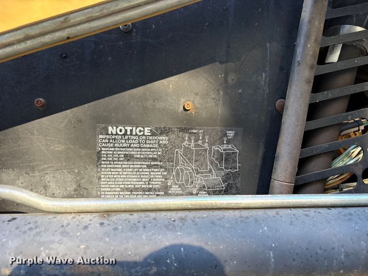 image for item ET7134 2003 Caterpillar 246 skid steer loader