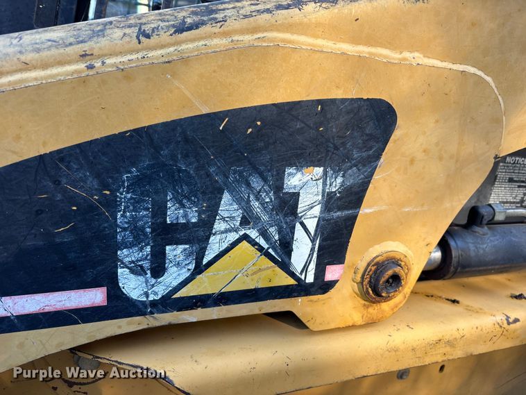 image for item ET7134 2003 Caterpillar 246 skid steer loader