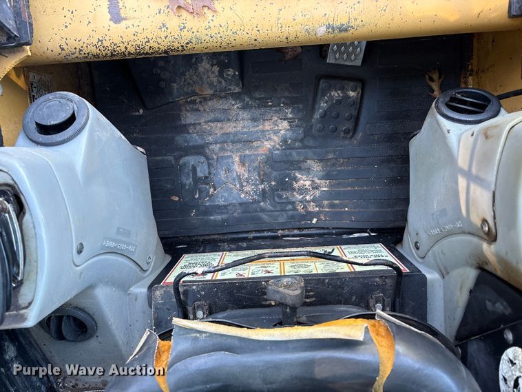 image for item ET7134 2003 Caterpillar 246 skid steer loader