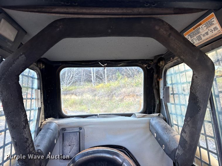 image for item ET7134 2003 Caterpillar 246 skid steer loader