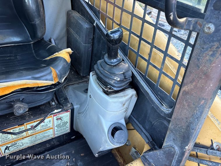 image for item ET7134 2003 Caterpillar 246 skid steer loader