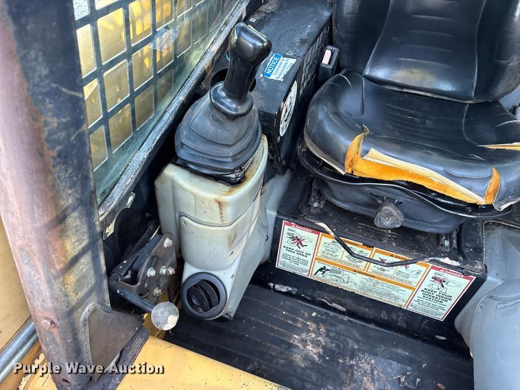 image for item ET7134 2003 Caterpillar 246 skid steer loader