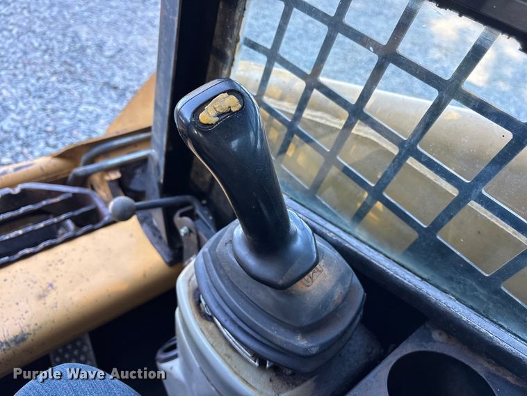 image for item ET7134 2003 Caterpillar 246 skid steer loader