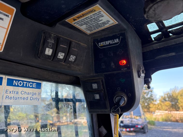 image for item ET7134 2003 Caterpillar 246 skid steer loader