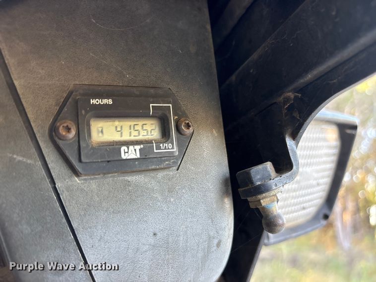 image for item ET7134 2003 Caterpillar 246 skid steer loader