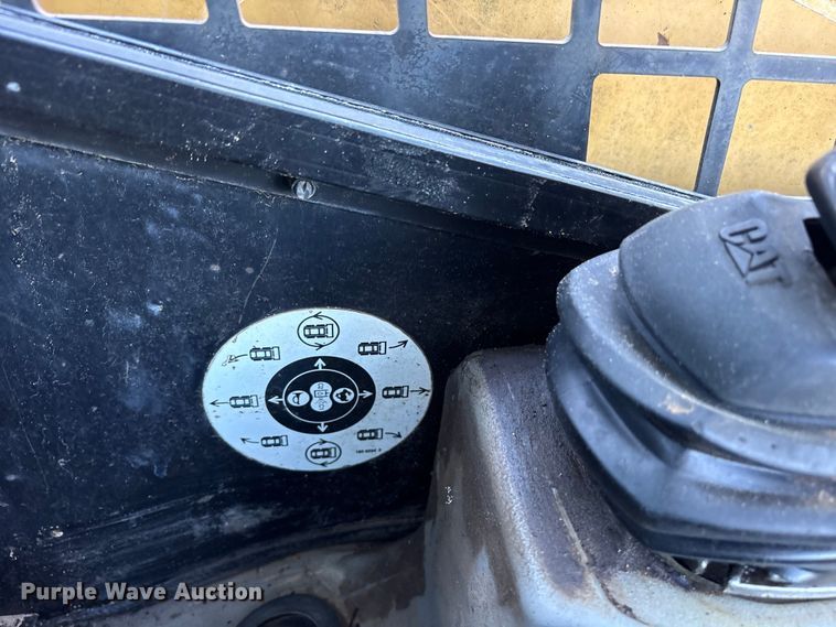 image for item ET7134 2003 Caterpillar 246 skid steer loader