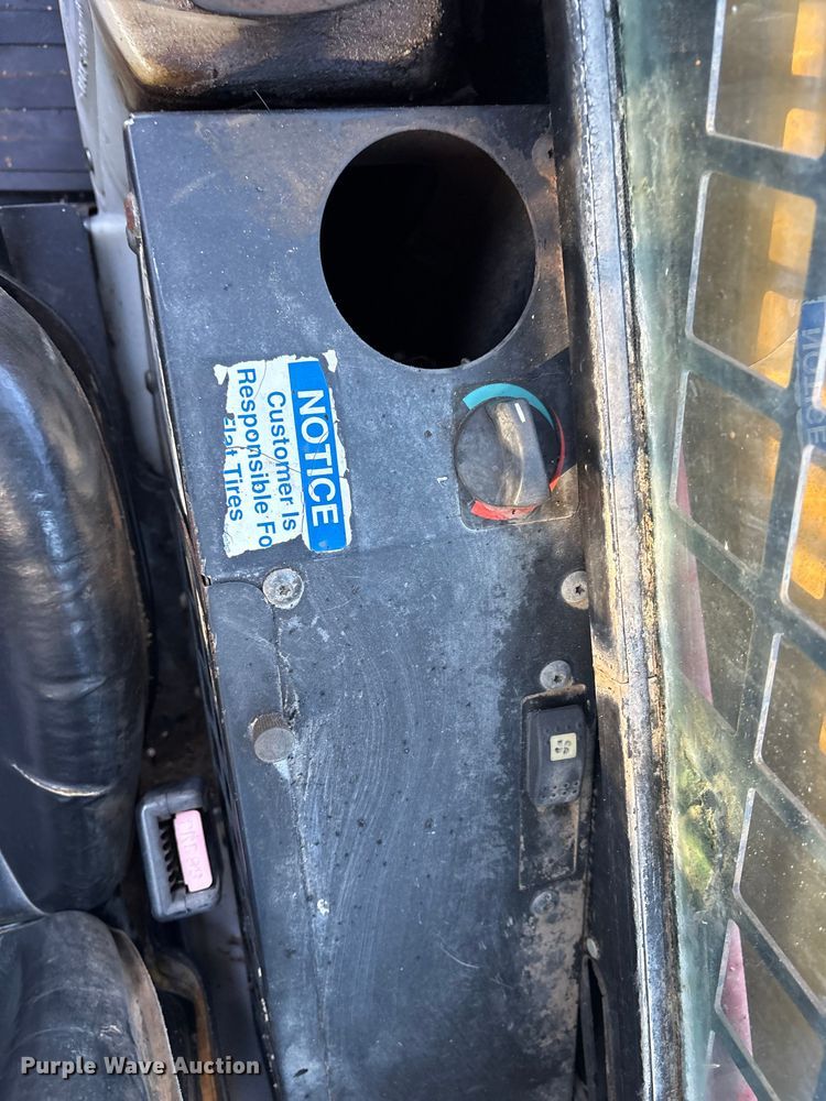 image for item ET7134 2003 Caterpillar 246 skid steer loader