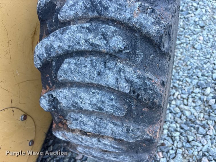 image for item ET7134 2003 Caterpillar 246 skid steer loader