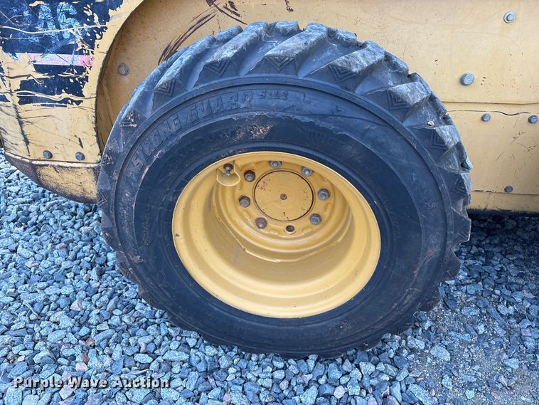 image for item ET7134 2003 Caterpillar 246 skid steer loader