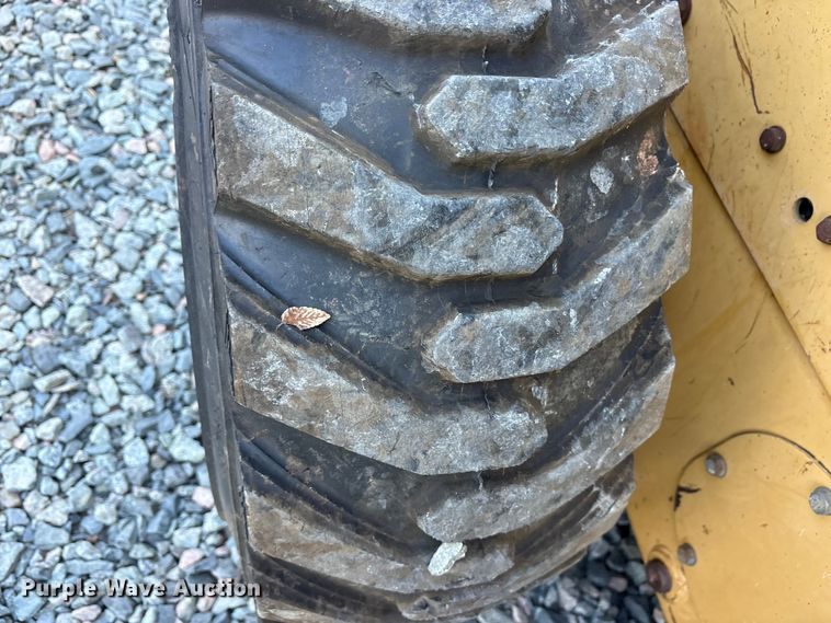 image for item ET7134 2003 Caterpillar 246 skid steer loader