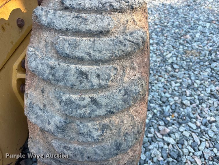 image for item ET7134 2003 Caterpillar 246 skid steer loader