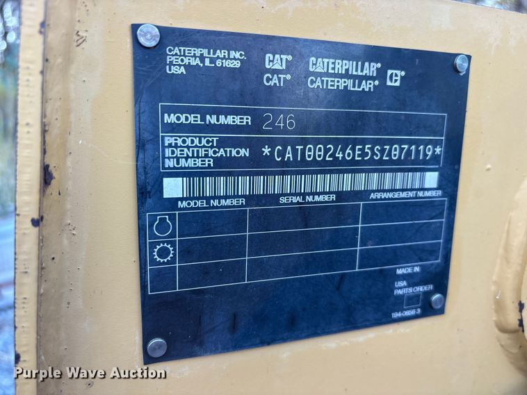 image for item ET7134 2003 Caterpillar 246 skid steer loader