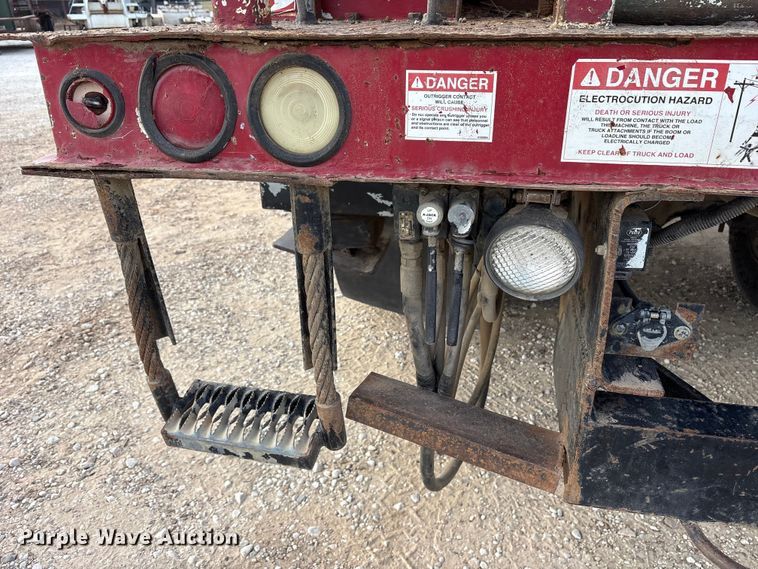 image for item ET7167 2015 International 7300 digger derrick truck