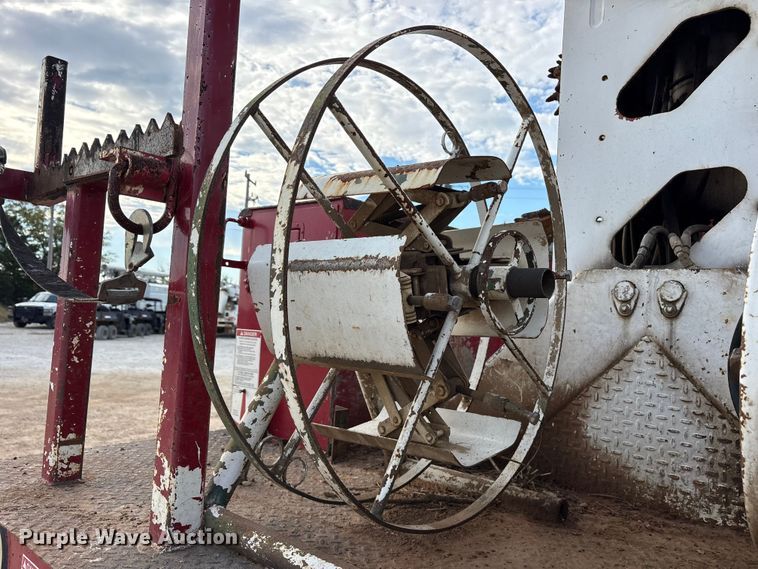 image for item ET7167 2015 International 7300 digger derrick truck