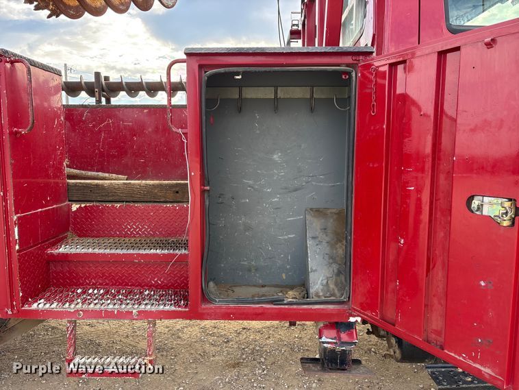 image for item ET7167 2015 International 7300 digger derrick truck