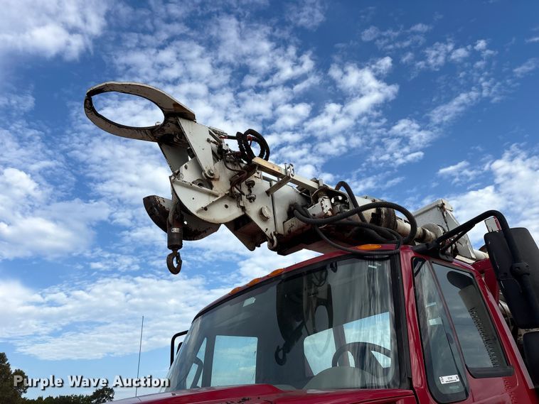 image for item ET7167 2015 International 7300 digger derrick truck